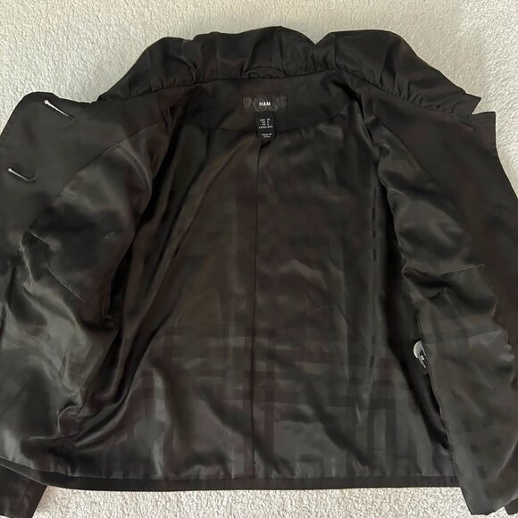 H&M cropped black blazer w ruffle collar and covered buttons - Picture 6 of 15
